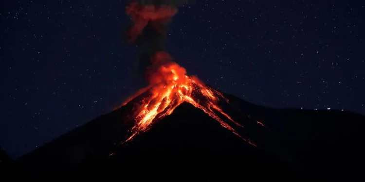 Guatemala’daki Fuego Yanardağı’nda patlama
