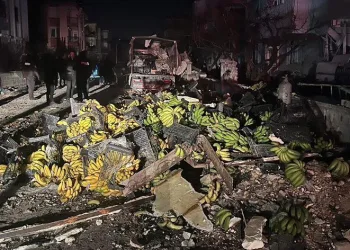 Antalya’da muz yüklü kamyonet patladı