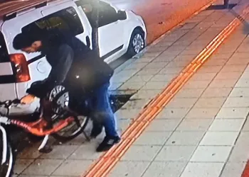 Bisiklet hırsızı kameraya yakalandı