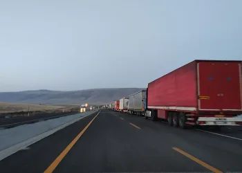 Gürcistan sınırındaki tır kuyruğu