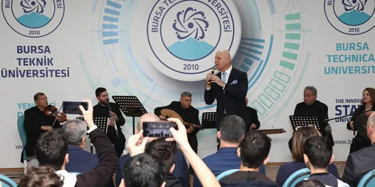 ‘Her gencin bir şarkısı olmalı’