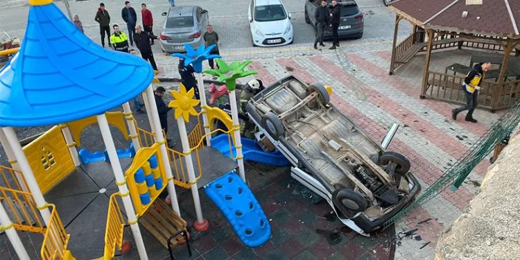 Bursa’da çocuk parkında faciadan dönüldü