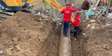 Balıkesir’de boruya sıkışan koyun kurtarıldı