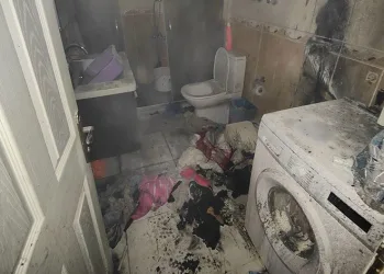 Saç kurutma makinesi evi yaktı
