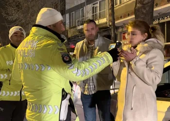 Alkollü sürücü polise zor anlar yaşattı