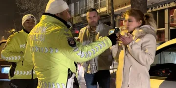 Alkollü sürücü polise zor anlar yaşattı