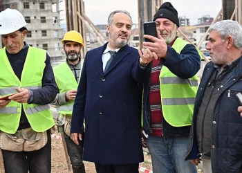 Gençler için bir tesis de Yenibağlar’a