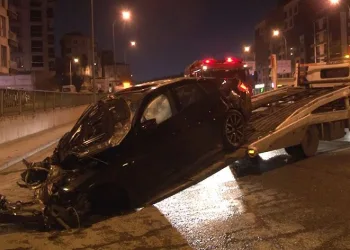 Çekmeköy’de aracın motoru yola fırladı