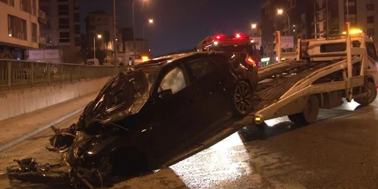 Çekmeköy’de aracın motoru yola fırladı
