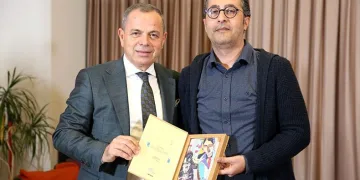 “Herkes hikayeler taşır”