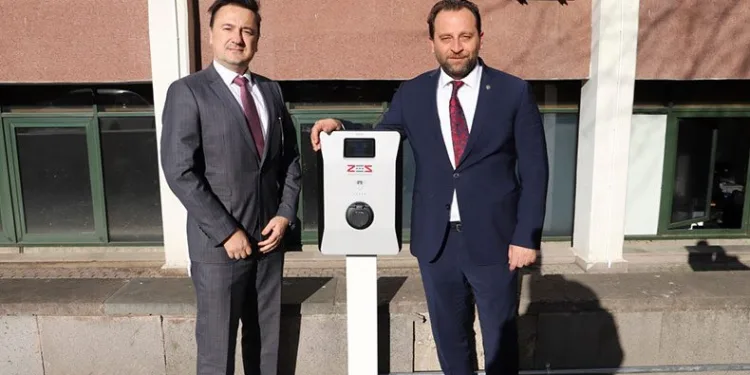 150 okulun bahçesine şarj istasyonu