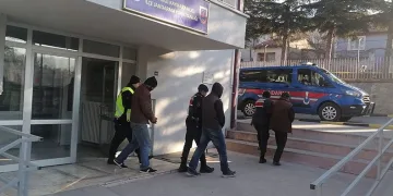 Kaçak kazı yapan 4 şüpheliye jandarmadan suçüstü