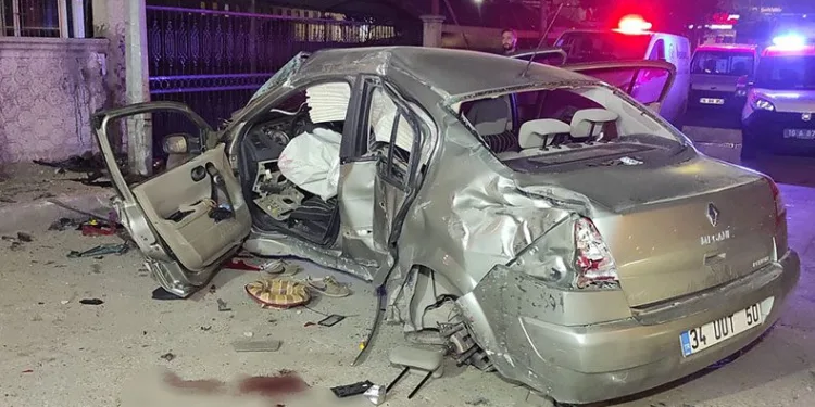 Kaza yapan otomobilin sürücüsü ağır yaralandı