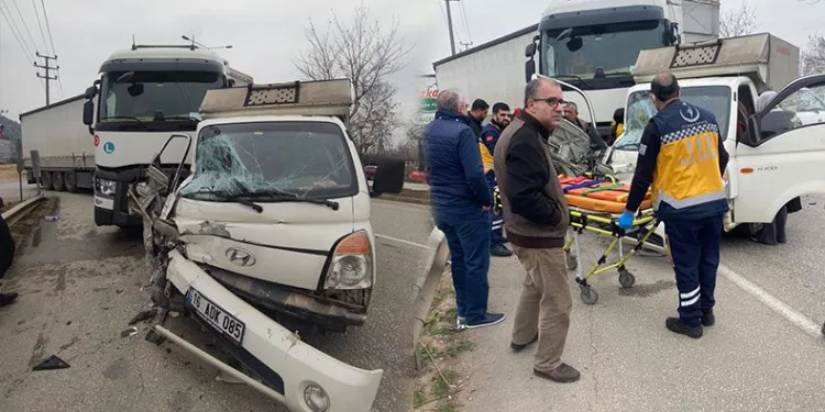 Kazada sıkışan yolcuyu itfaiye kurtardı