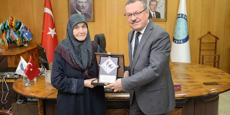 Emine teyzeden duygulandıran bağış