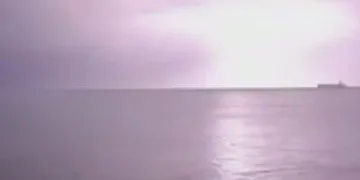 İzmir’de şimşekler geceyi aydınlattı