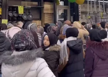 Bursa’da ucuzluk çılgınlığı…Kadınlar birbirini ezdi