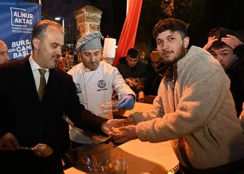 Bursa’da camilerinde kandil coşkusu