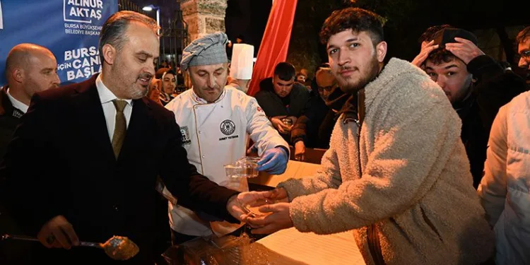 Bursa’da camilerinde kandil coşkusu