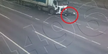 Kırmızı ışıkta feci kaza kamerada