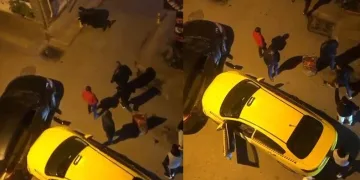 Otomobiline çarpan taksi sürücüsünü dövdü