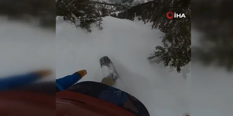 Snowboard yaparken çığa yakalandı