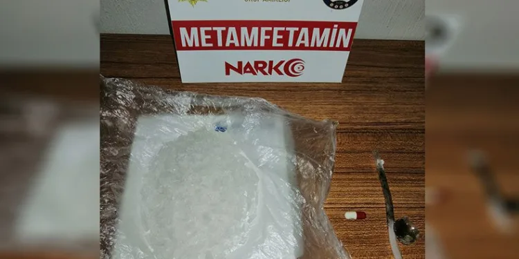 Uyuşturucu tacirini yarası ele verdi