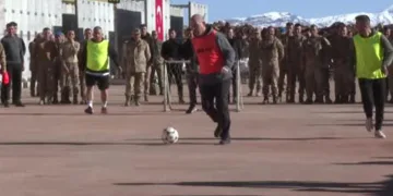 Bakan Soylu, jandarma personeliyle maç yaptı