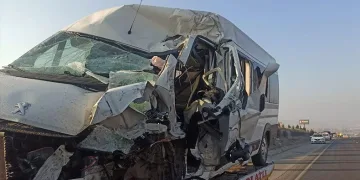 Başkent’te iki servis aracı çarpıştı