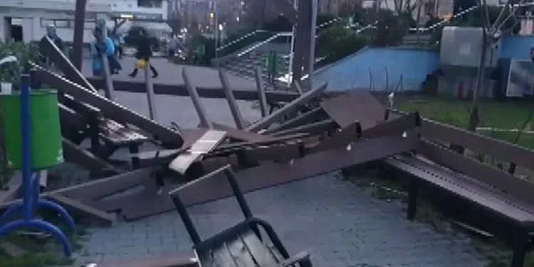 Bursa’da kamelyalar parçalandı, esnaf tezgah açamadı