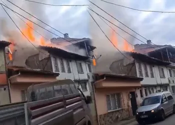 Bursa’da tarihi ev alev alev yandı