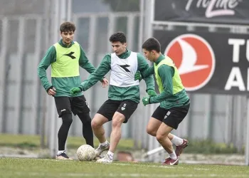 Bursaspor topa sahip olma çalışması yaptı