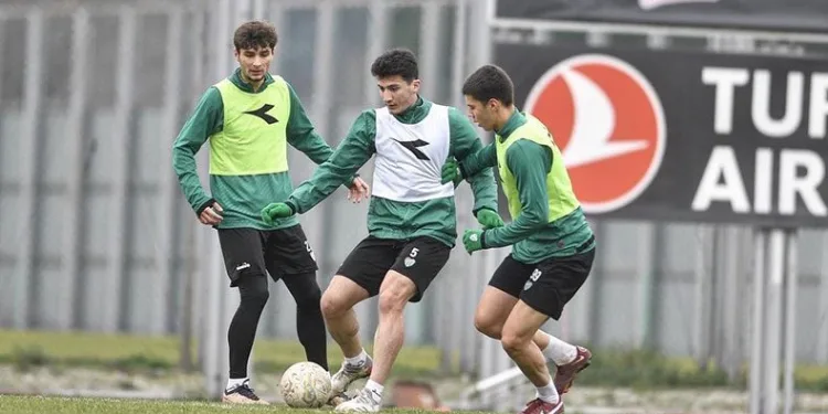 Bursaspor topa sahip olma çalışması yaptı