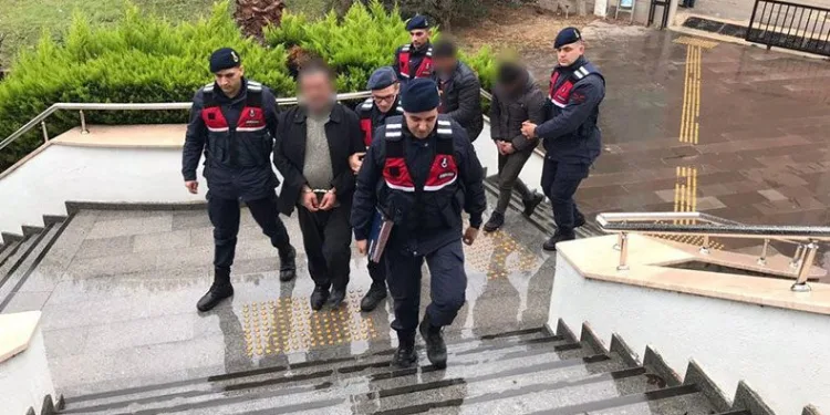 Bursa’da defineciler suçüstü yakalandı