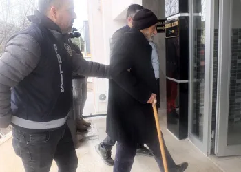 Aile katili adam adliyeye sevk edildi