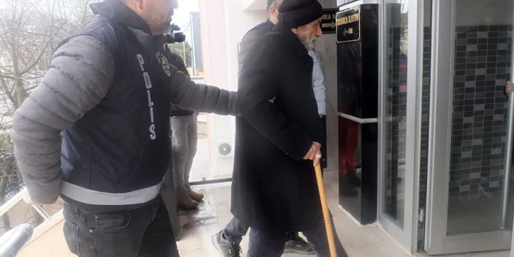 Aile katili adam adliyeye sevk edildi