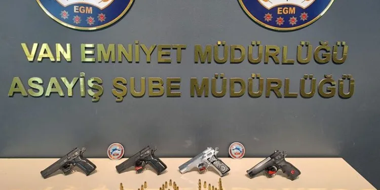 Van’da değişik suçlardan 34 kişi tutuklandı