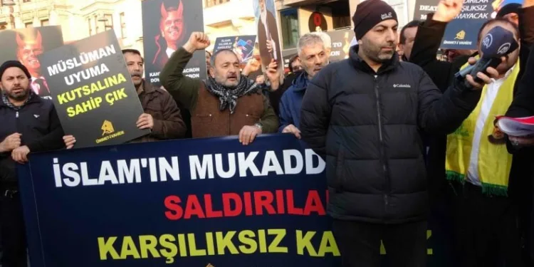 Fransız karikatür dergisi protesto edildi