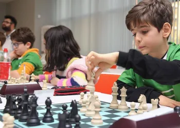 Satrançta hamleler şampiyonluk için yapıldı