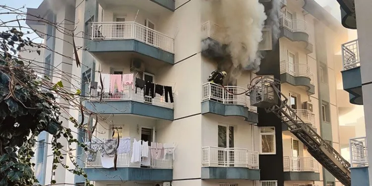 Aydın’da bir ev küle döndü