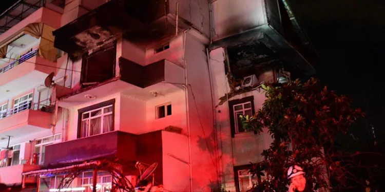 Kocaeli’de 3 katlı binada patlama