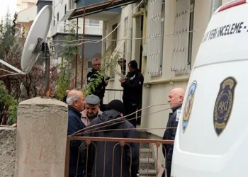 İlaç almak için çıktığı evine giremedi