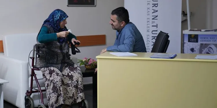 Huzurevi sakinlerine ortopedik muayene