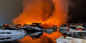 Yat limanında tekneler alev yandı