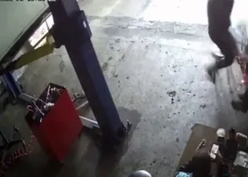 Oto sanayide soba patladı
