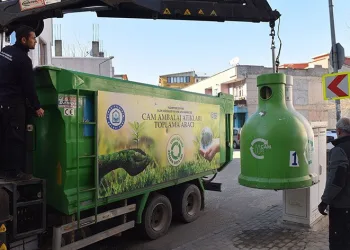 Binlerce ton atık cam toplandı