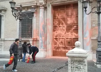 İklim aktivistlerinden Senato binasına  saldırı