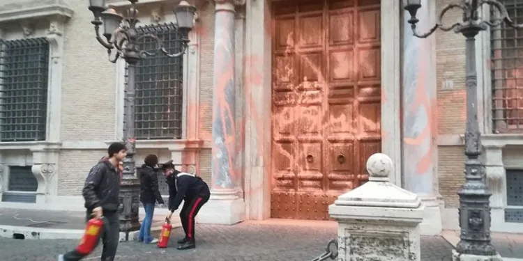 İklim aktivistlerinden Senato binasına saldırı