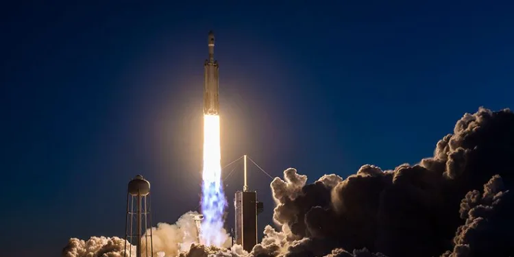 SpaceX askeri iletişim uydusu fırlattı