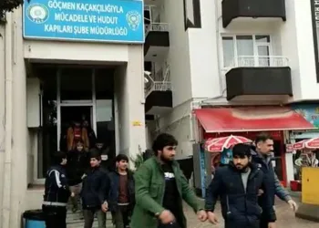 Polisten göçmen kaçakçılığı operasyonu